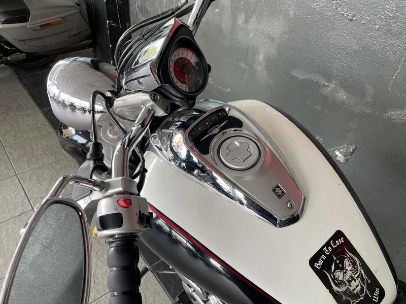 2010 Suzuki VZ800 Suzuki VZ800 M50 Boulevard