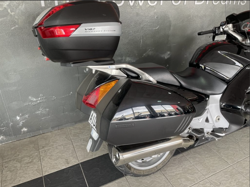2014 Honda ST1300 3 : Stock