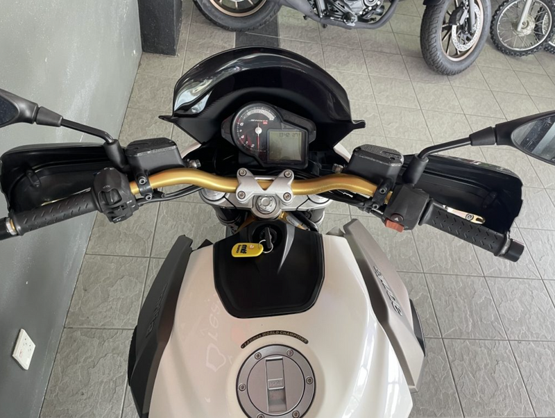 2008 Aprilia Shiver 750 : Stock