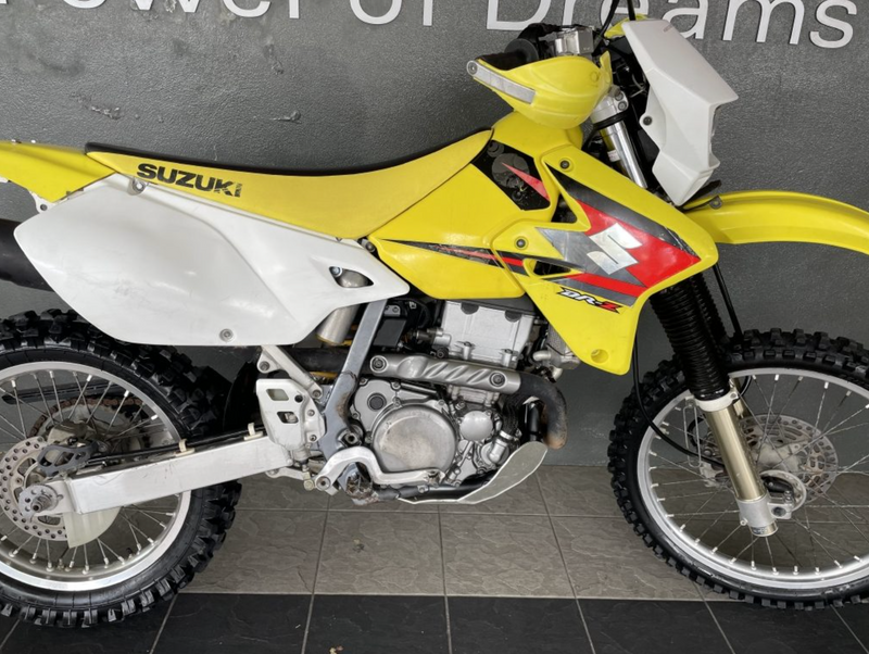 2005 Suzuki DRZ400: Stock