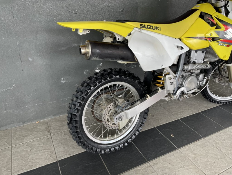 2005 Suzuki DRZ400: Stock