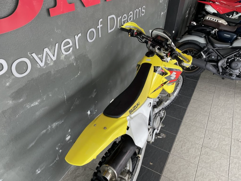2005 Suzuki DRZ400: Stock