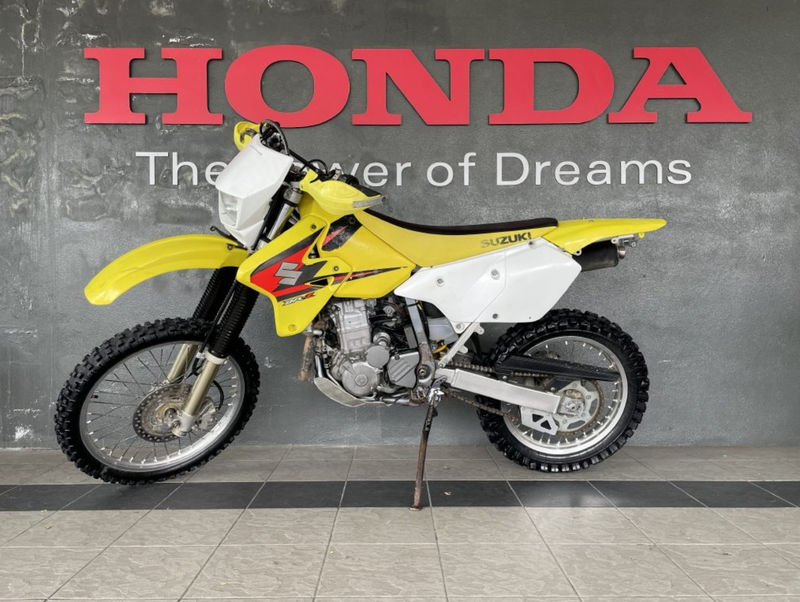 2005 Suzuki DRZ400: Stock