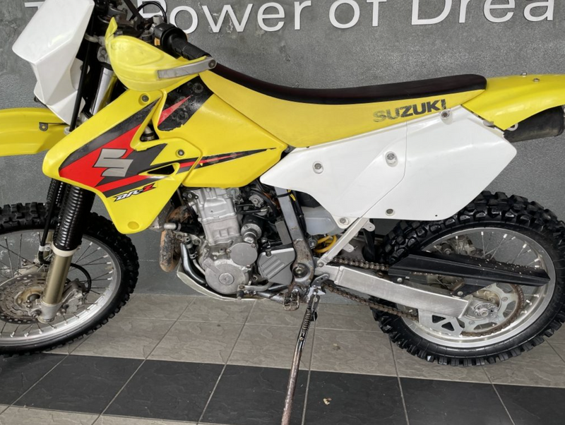 2005 Suzuki DRZ400: Stock