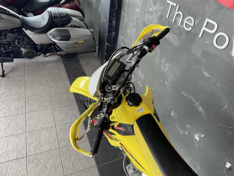 2005 Suzuki DRZ400: Stock