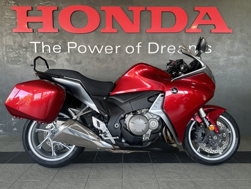 2009 Honda VFR1200FA : Stock
