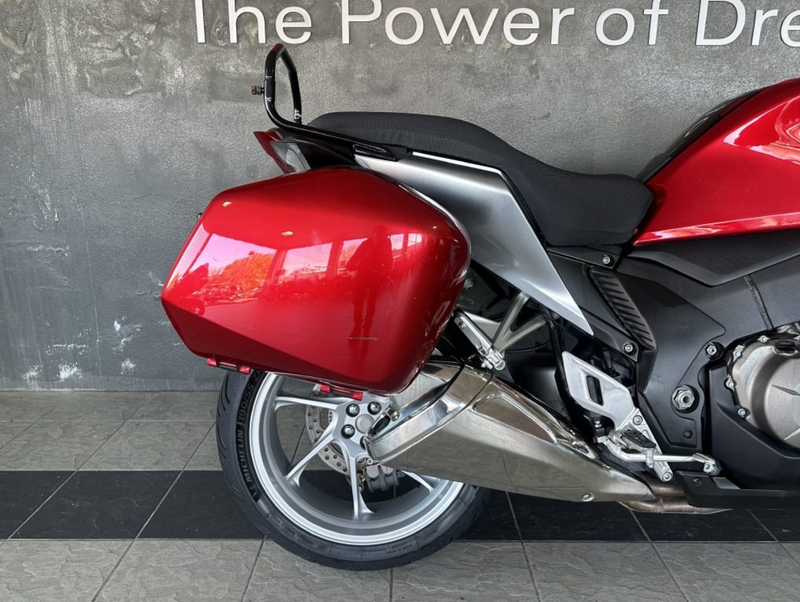 2009 Honda VFR1200FA : Stock