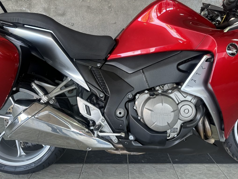 2009 Honda VFR1200FA : Stock