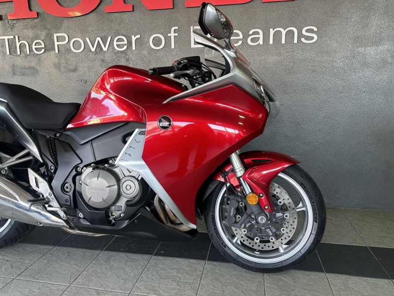2009 Honda VFR1200FA : Stock