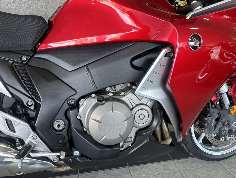 2009 Honda VFR1200FA : Stock