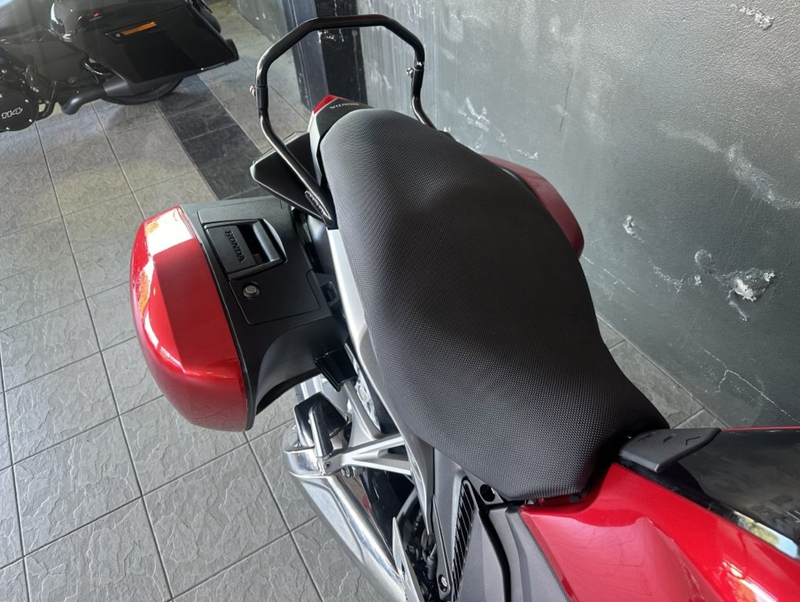 2009 Honda VFR1200FA : Stock
