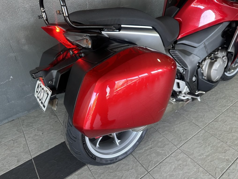 2009 Honda VFR1200FA : Stock