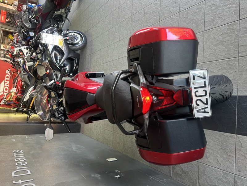 2009 Honda VFR1200FA : Stock