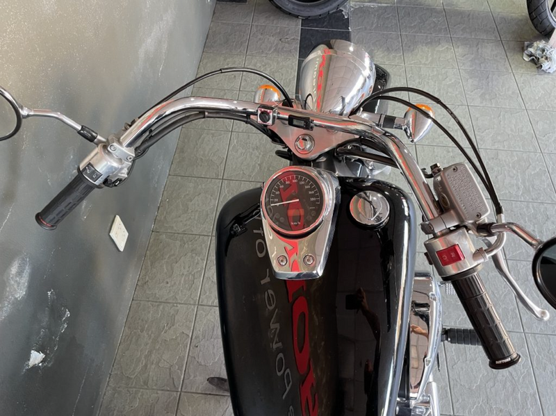 2005 Honda VT750CV : Stock
