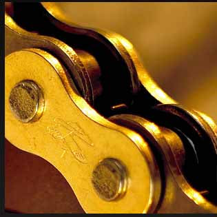 Renthal R1 MX Works Chains have pre-formed bushings which distribute the load, resulting in greater chain life. The bushings extended to reduce friction between inner and outer link plates, maximising power output.